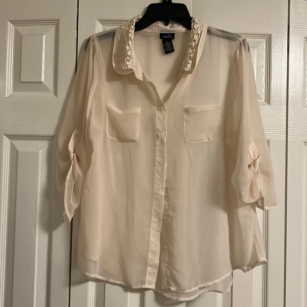 Ivory blouse with collar details